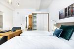 Wohn-/Schlafbereich mit Kleiderschrank - Ferienapartments am Krusespeicher 0-01 - Top-Hundeurlaub