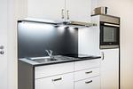 Küchenzeile mit Backofen - Ferienapartments am Krusespeicher 2-20 - Top-Hundeurlaub