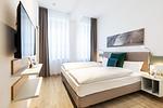 Schlafzimmer mit Flatscreen-TV - Ferienapartments am Krusespeicher 2-20 - Top-Hundeurlaub