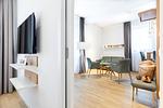 Schlafzimmer mit Blick zum Wohn-/Essbereich - Ferienapartments am Krusespeicher 1-09 - Top-Hundeurlaub