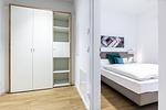 Wohn-/Essbereich mit Zugangzum Schlafzimmer - Ferienapartments am Krusespeicher 2-15 - Top-Hundeurlaub