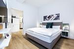 Schlafzimmer mit Zugang zum Wohn-/Essbereich - Ferienapartments am Krusespeicher 2-15 - Top-Hundeurlaub