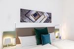 Schlafzimmer mit Boxspringbett - Ferienapartments am Krusespeicher 2-15 - Top-Hundeurlaub