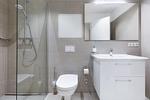 Badezimmer mit ebenerdiger Regendusche - Ferienapartments am Krusespeicher 2-15 - Top-Hundeurlaub