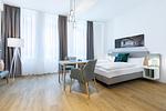 Wohn-/Schlafbereich mit Boxspringbett - Ferienapartments am Krusespeicher 2-24 - Top-Hundeurlaub