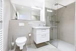 Badezimmer mit ebenerdiger Dusche - Ferienapartments am Krusespeicher 2-21 - Top-Hundeurlaub