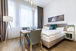 Wohn-/Schlafbereich mit Boxspringbett - Ferienapartments am Krusespeicher 3-26 - Top-Hundeurlaub