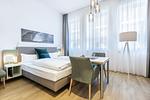Wohn-/Schlafbereich mit Boxspringbett - Ferienapartments am Krusespeicher 3-29 - Top-Hundeurlaub