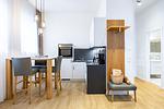 Wohn-/Essbereich mit Garderobe - Ferienapartments am Krusespeicher 3-30 - Top-Hundeurlaub