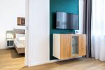 Wohn-/Essbereich mit Flatscreen-TV - Ferienapartments am Krusespeicher 3-30 - Top-Hundeurlaub