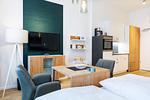Wohn-/Schlafbereich mit Flatscreen-TV - Ferienapartments am Krusespeicher 3-33 - Top-Hundeurlaub