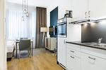 Wohn-/Schlafbereich mit Küchenzeile - Ferienapartments am Krusespeicher 3-33 - Top-Hundeurlaub