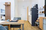 Wohn-/Schlafbereich mit Garderobe - Ferienapartments am Krusespeicher 3-34 - Top-Hundeurlaub