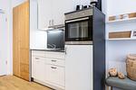 Wohn-/Schlafbereich mit Küchenzeile - Ferienapartments am Krusespeicher 3-34 - Top-Hundeurlaub
