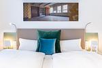 Schlafzimmer mit Boxspringbett - Ferienapartments am Krusespeicher 3-35 - Top-Hundeurlaub