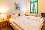 Schlafzimmer mit Doppelbett - Villa am Ostseestrand 208 - Top-Hundeurlaub
