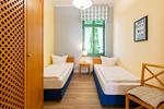 Schlafzimmer mit zwei Einzelbetten - Villa am Ostseestrand 208 - Top-Hundeurlaub