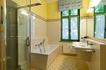 Badezimmer mit Dusche und Wanne - Villa am Ostseestrand 208 - Top-Hundeurlaub