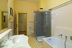 Badezimmer mit Dusche und Wanne - Villa am Ostseestrand 208 - Top-Hundeurlaub