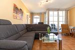 Wohn-Essbereich mit Couch - Apartmenthaus Atlantik 303 - Top-Hundeurlaub