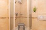 Badezimmer mit Dusche - Apartmenthaus Atlantik 303 - Top-Hundeurlaub