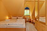 Schlafzimmer mit Doppelbett - Dünenschloss 2-25 - Top-Hundeurlaub
