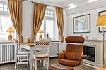 Wohn-Essbereich mit Couch im kbds3-05, Dünenschloss in Kühlungsborn - Dünenschloss 3-05 - Top-Hundeurlaub