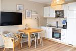 Wohn-Essbereich mit Esstisch im kbat318, Apartmenthaus Atlantik 318 in Kühlungsborn - Apartmenthaus Atlantik 318 - Top-Hundeurlaub