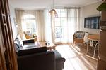 Wohn-Essbereich mit Couch im kbat318, Apartmenthaus Atlantik 318 in Kühlungsborn - Apartmenthaus Atlantik 318 - Top-Hundeurlaub