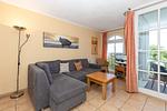 Wohn-Essbereich mit Couch - Apartmenthaus Atlantik 318 - Top-Hundeurlaub