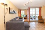 Wohn-Essbereich mit Couch - Apartmenthaus Atlantik 318 - Top-Hundeurlaub