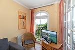 Wohn-Essbereich mit Flatscreen-TV - Apartmenthaus Atlantik 318 - Top-Hundeurlaub