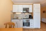 Wohn-Essbereich mit Küchenzeile - Apartmenthaus Atlantik 318 - Top-Hundeurlaub