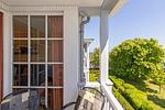Überdachter Balkon mit Sitzgelegenheit - Apartmenthaus Atlantik 318 - Top-Hundeurlaub