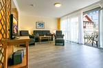 Wohn-Essbereich mit Couch - Seehof 115 - Top-Hundeurlaub