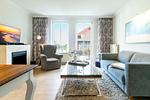 Wohn-Essbereich mit Couch und Flatscreen-TV - Seehof 224 - Top-Hundeurlaub