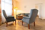 Wohn-Essbereich mit Couch - Seehof 25 - Top-Hundeurlaub