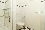 Badezimmer mit Dusche - Meeresblick 008 - Top-Hundeurlaub