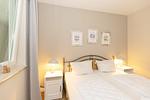 Schlafzimmer mit Doppelbett - Meeresblick 226 - Top-Hundeurlaub