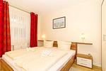 Schlafzimmer mit Doppelbett - Meeresblick 316 - Top-Hundeurlaub