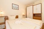 Schlafzimmer mit Doppelbett - Meeresblick 316 - Top-Hundeurlaub