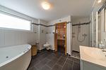 Badezimmer mit Saunabereich im sinf51-1-S, Nordsee-Resort Friesland, Mellumweg 1 in Schillig - NordseeResort Friesland 51-1-S - Top-Hundeurlaub