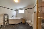Badezimmer mit Badewanne im sinf51-1-S, Nordsee-Resort Friesland, Mellumweg 1 in Schillig - NordseeResort Friesland 51-1-S - Top-Hundeurlaub