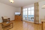 Wohn-Essbereich mit Couch - Meeresblick 421 - Top-Hundeurlaub