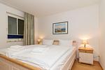 Schlafzimmer mit Doppelbett - Meeresblick 421 - Top-Hundeurlaub