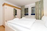 Schlafzimmer mit Doppelbett - Meeresblick 421 - Top-Hundeurlaub