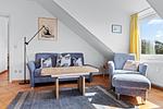 Wohn-/Essbereich mit Couch im kbmb507, Meerblick 507, Ostseeallee 45 in Kühlungsborn - Meeresblick 507 - Top-Hundeurlaub