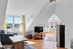 Wohnbereich mit Flatscreen-TV im kbmb507, Meerblick 507, Ostseeallee 45 in Kühlungsborn - Meeresblick 507 - Top-Hundeurlaub