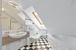 Badezimmer mit Badewanne im kbmb507, Meerblick 507, Ostseeallee 45 in Kühlungsborn - Meeresblick 507 - Top-Hundeurlaub
