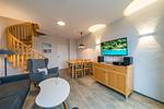 Wohnzimmer mit Couch, Couchtisch und Sessel - Hus Inselkieker 218  - Top-Hundeurlaub
